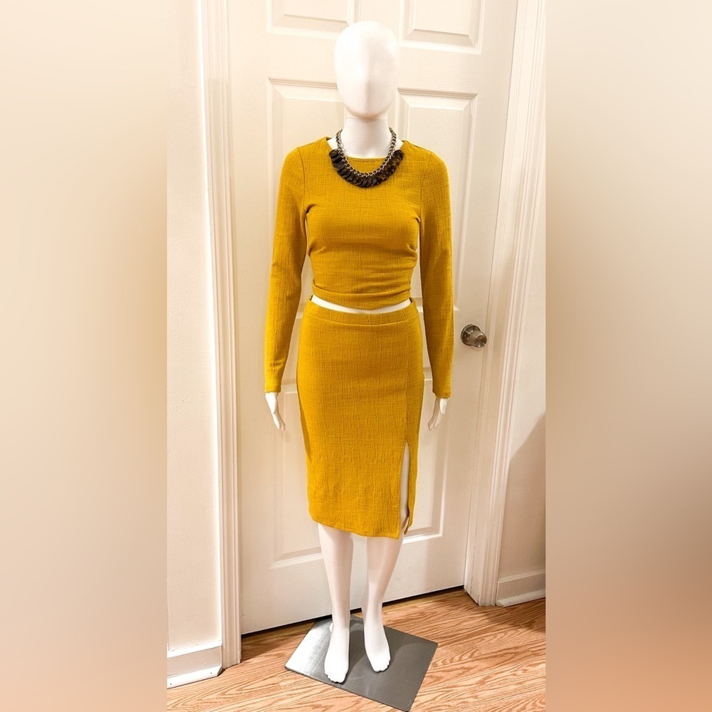 NWT Jack BB Dakota Long Sleeve Cropped Top Skirt Set Mustard Yellow sz XS